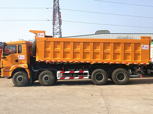 Dernière affaire concernant 5 séries de camions à ordures Shacman ont été terminées et expédiées, avec le logo imprimé pour le client.