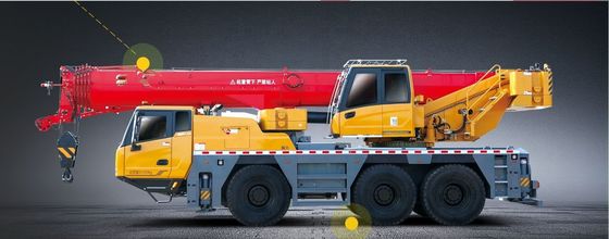 Équipement de construction de grues de camions mobiles de 25 tonnes avec une capacité de réservoir de carburant de 400 à 500 litres