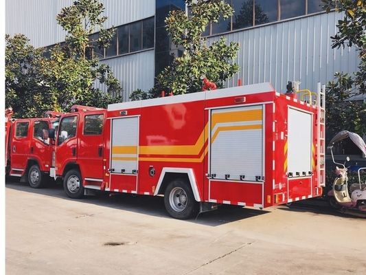 ISUZU 4X2 700P camion de lutte contre les incendies petit camion de sauvetage des incendies 4cbm 5cbm