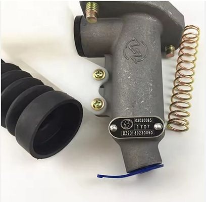 Les pièces détachées Shacman X3000 Clutch Master Cylinder DZ93189230090 Et assemblage du réservoir