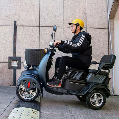 Véhicule électrique à quatre roues ménager petit scooter véhicule électrique réglable à trois places pour adultes et personnes âgées pour loisirs